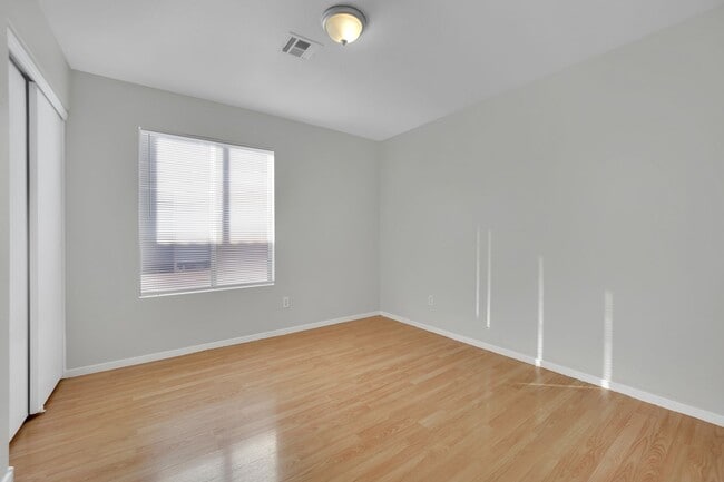 Building Photo - Beautiful 5 Bedroom! New Upgrades! / Coming Soon! 1/23!