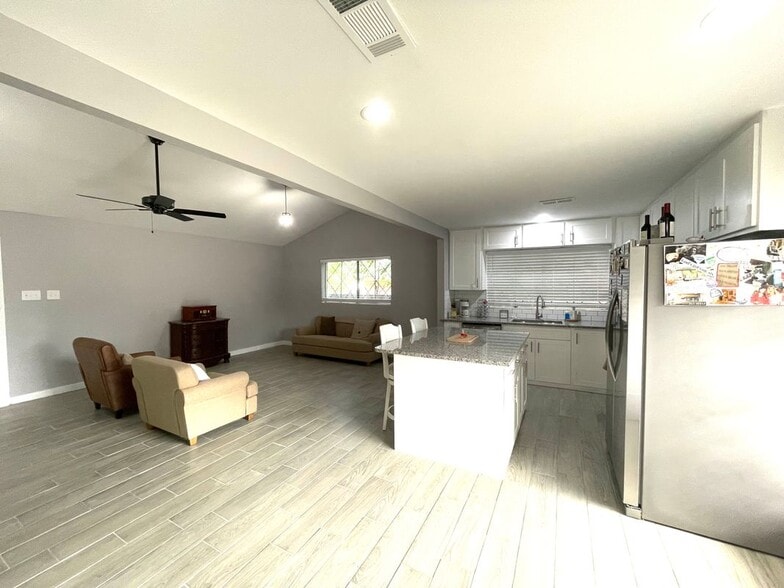 Building Photo - 709 Blue Grass Dr