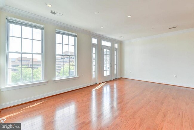 Building Photo - 1023 N Royal St
