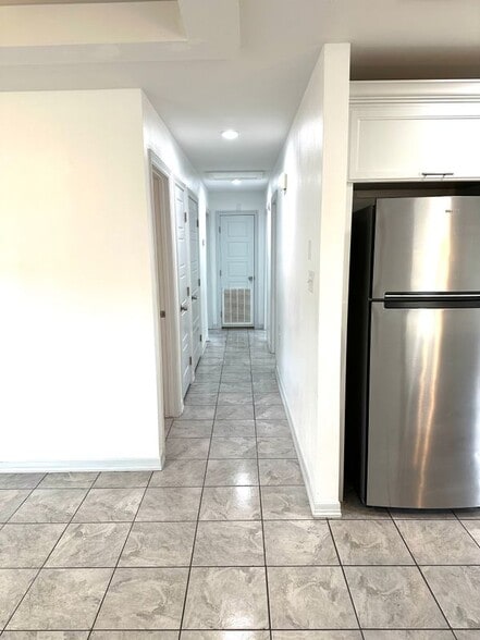 Building Photo - 325 Clemente Ave