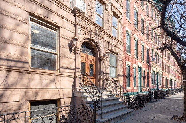 Building Photo - 264 9th St