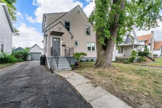 Building Photo - 1641 S Smithville Rd