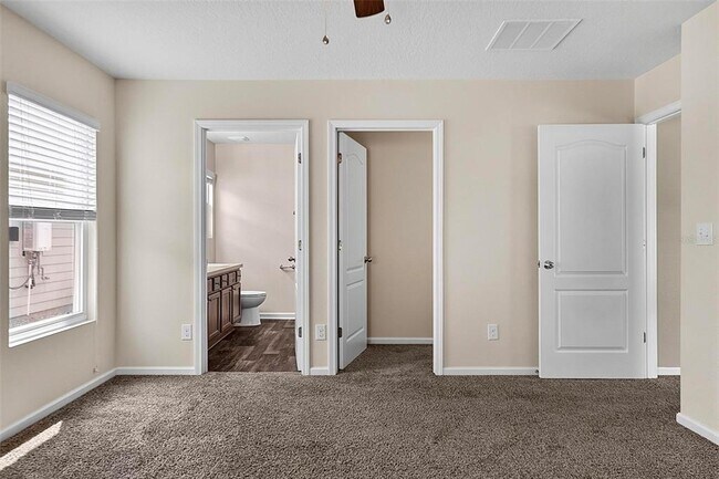 Building Photo - 137 Fairway Ct