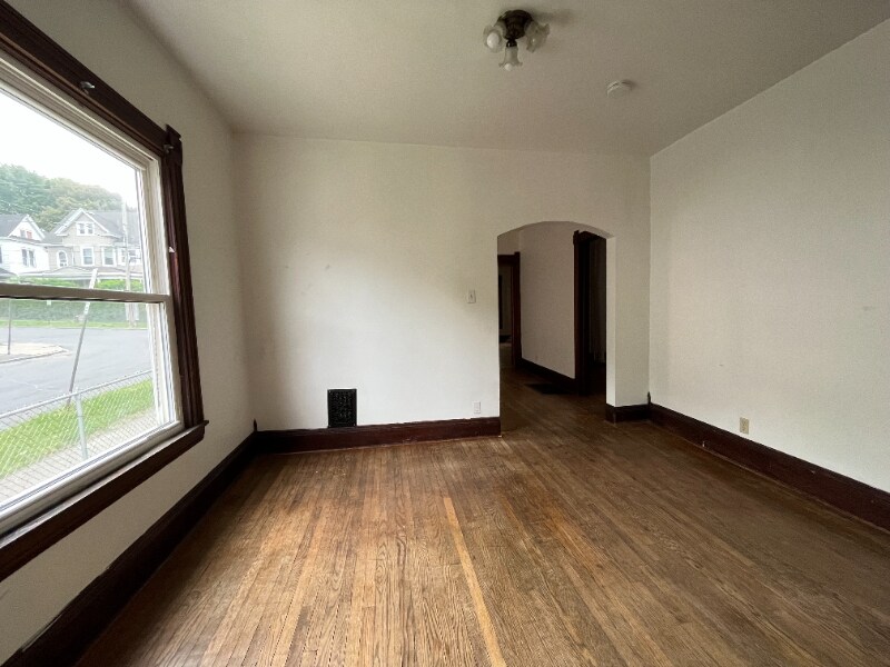 Building Photo - 213 S Lowell Ave
