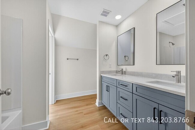 Building Photo - 955 Godber St