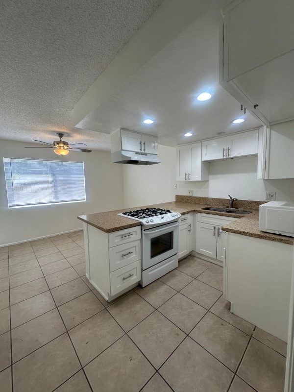 Building Photo - 8533 Rose St