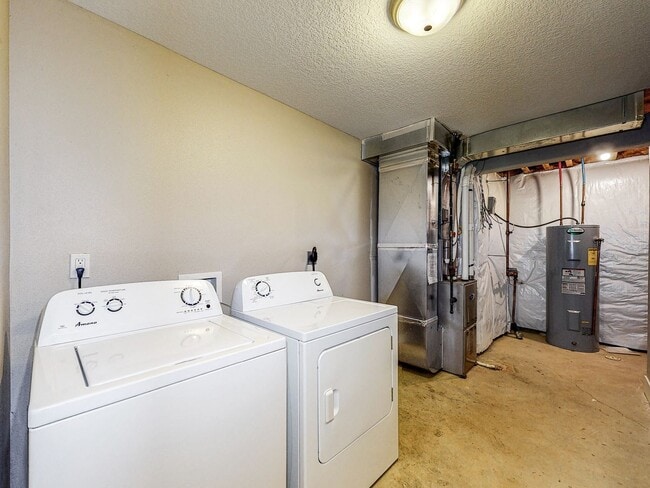 Building Photo - 411 Sunflower Dr