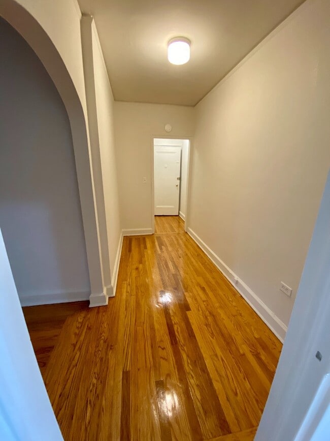 Building Photo - 1 Larchmont Acres