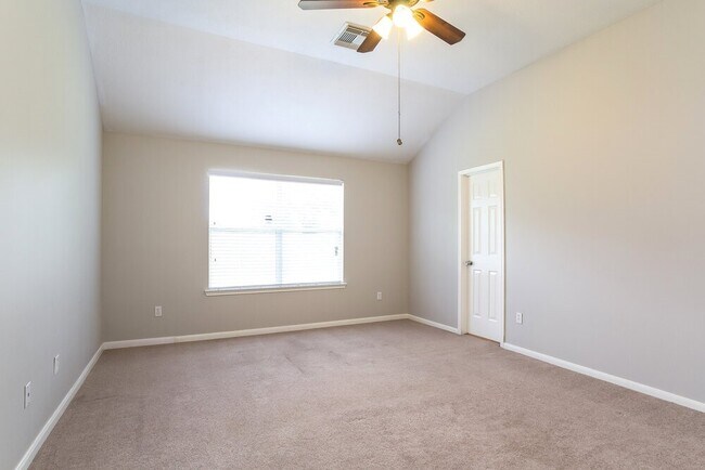 Building Photo - 2447 Halstead Dr