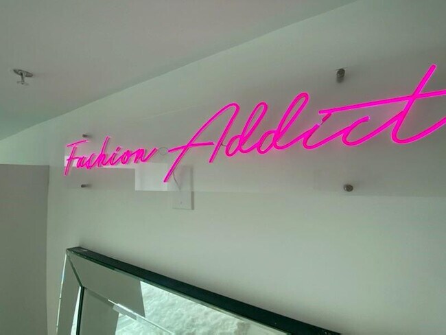 Building Photo - 350 SE 2nd St