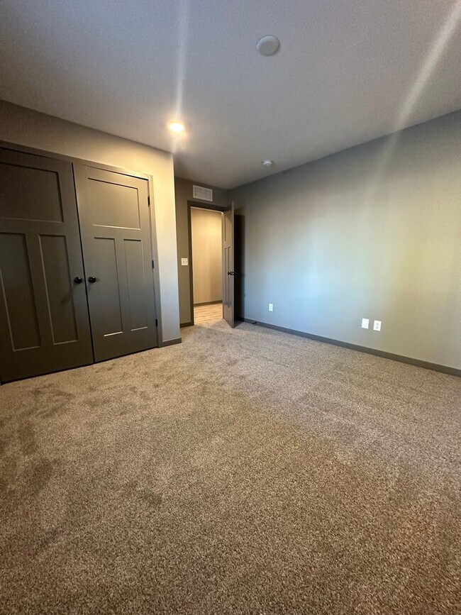 Building Photo - Starr St Townhomes