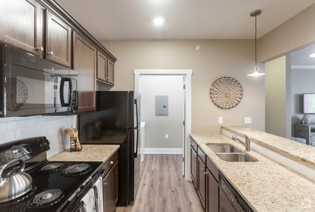 1BR, 1BA - 894 SF - Cox Creek at Reagan Crossing