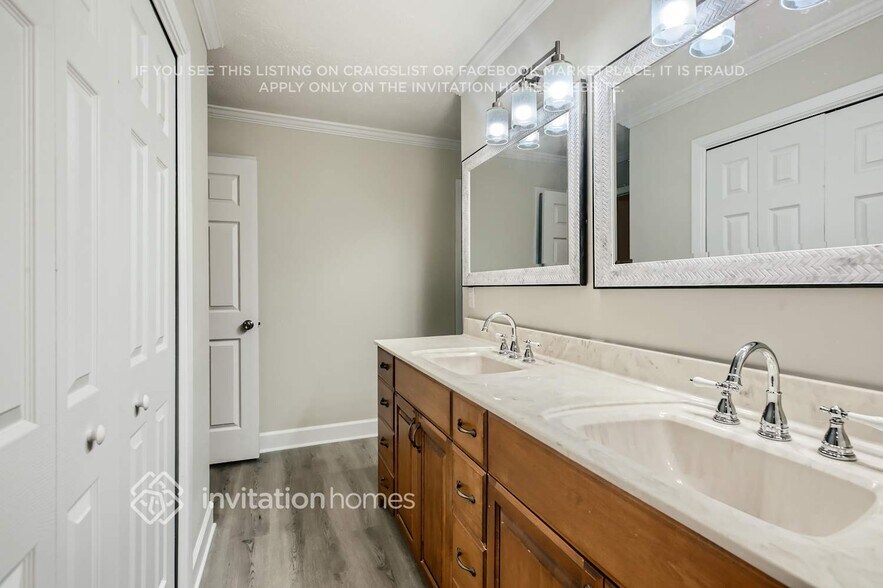 Building Photo - 11093 Mandarin Station Dr E