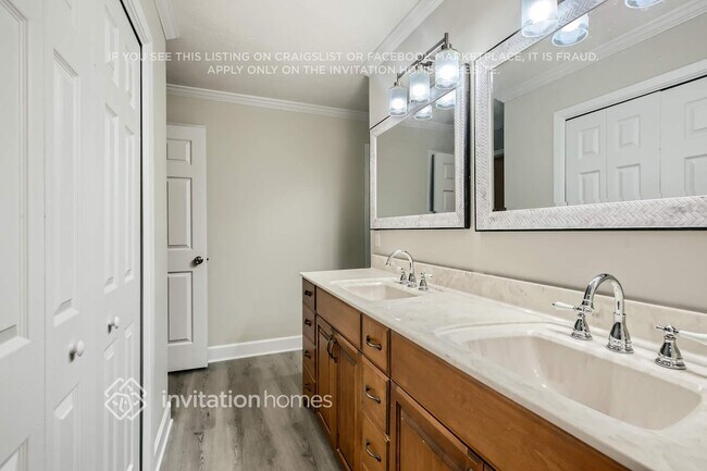 Building Photo - 11093 Mandarin Station Dr E