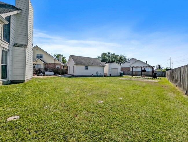 Building Photo - 3404 Lake Lynn Dr