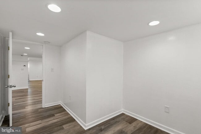 Building Photo - 141 Uhland Terrace NE