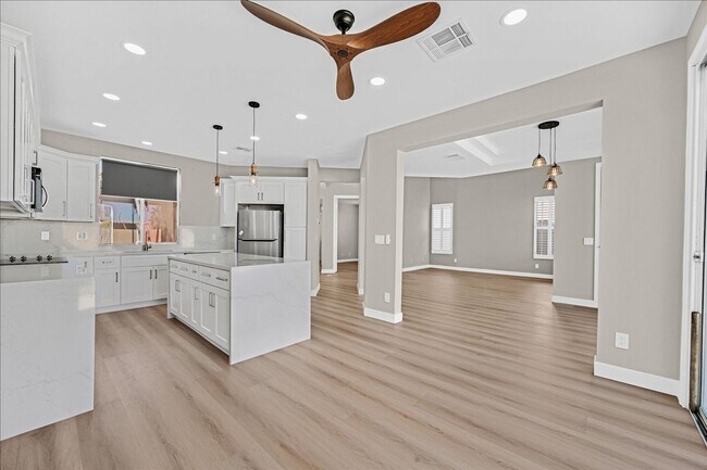 Building Photo - Summerlin House close to Red Rock Casino.