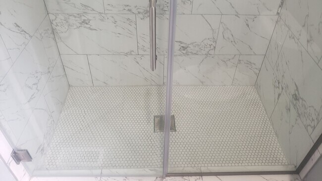 Building Photo - Delightful 3br 3ba Townhome in Chapel Hill! Available Now!