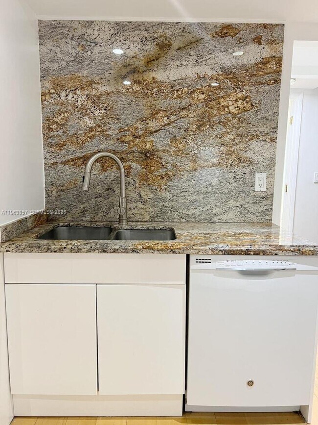 Building Photo - 1111 Crandon Blvd