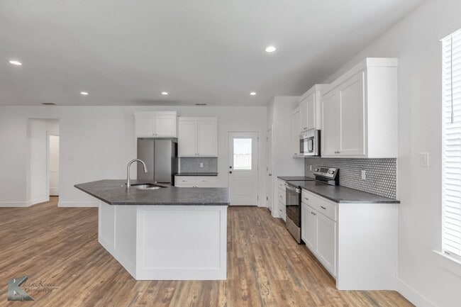 Building Photo - NEWER CONSTRUCTION! 3 bedroom, 2 bath, 2 car garage