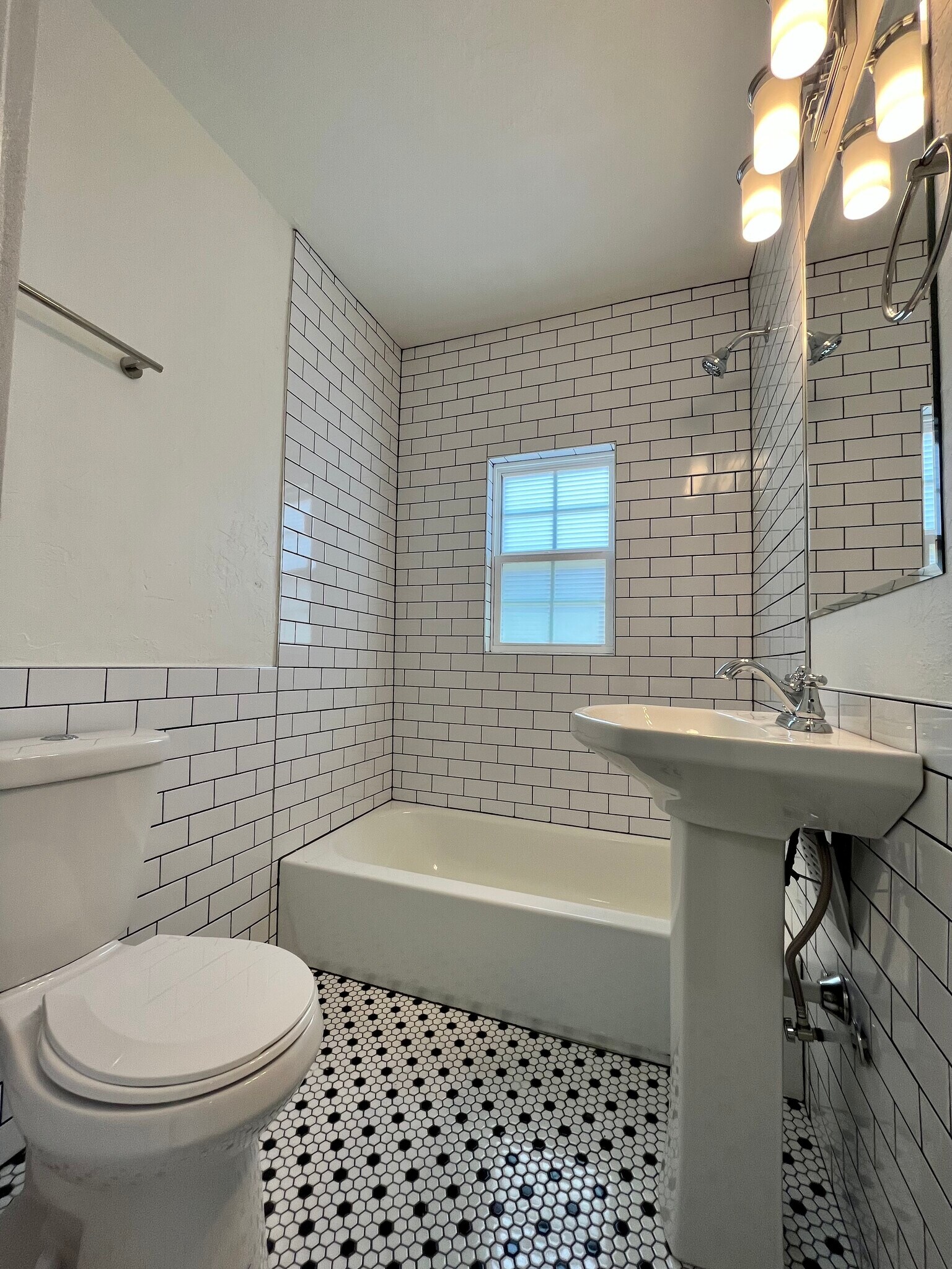 Bathroom - 2409 N Robinson Ave