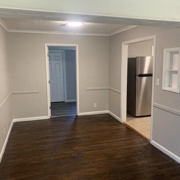 Building Photo - 1523 N Columbia Ave