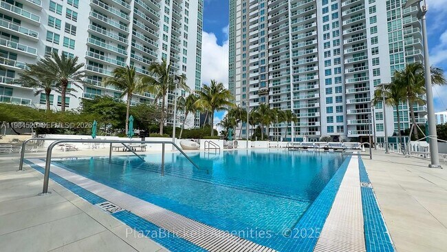 Building Photo - 950 Brickell Bay Dr