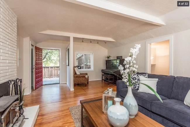 Building Photo - Beautiful 4 Bed 2 Bath Home On Over 1/2 An Acre | Redwood Estates