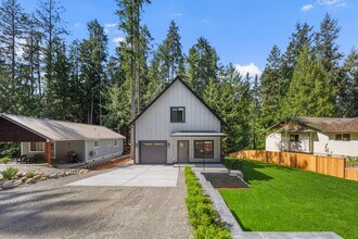 Building Photo - $2595 3 bedroom/2 1/2 bath Clearwood New Construction, Custom Chalet-style Home In Yelm.
