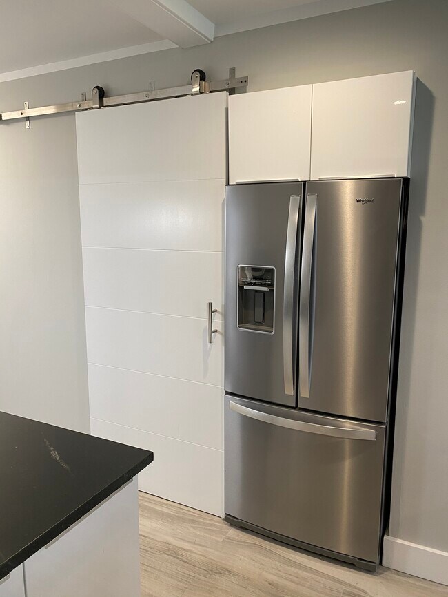 Building Photo - 7 Hughes Pl