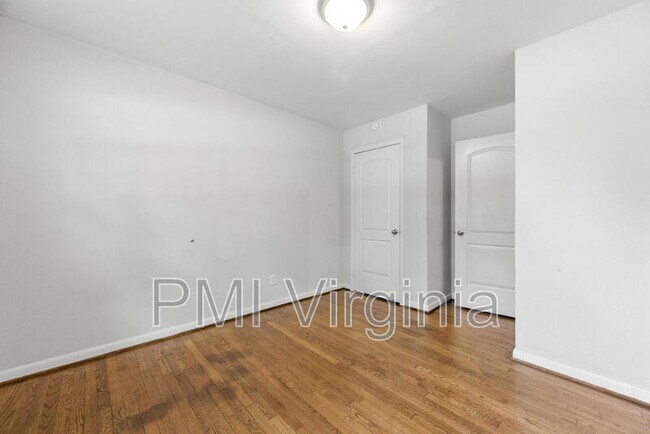 Building Photo - 52 Wimbledon Terrace