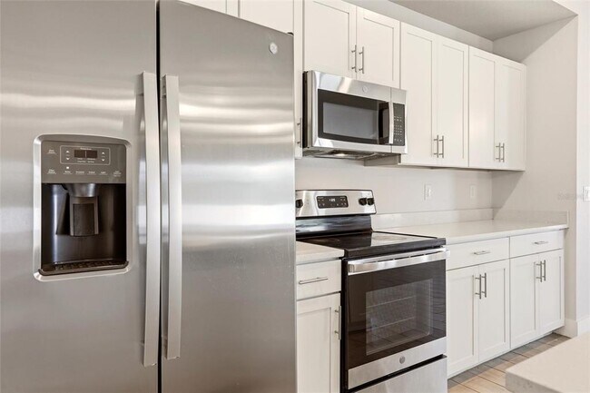 Building Photo - 870 Columbia St