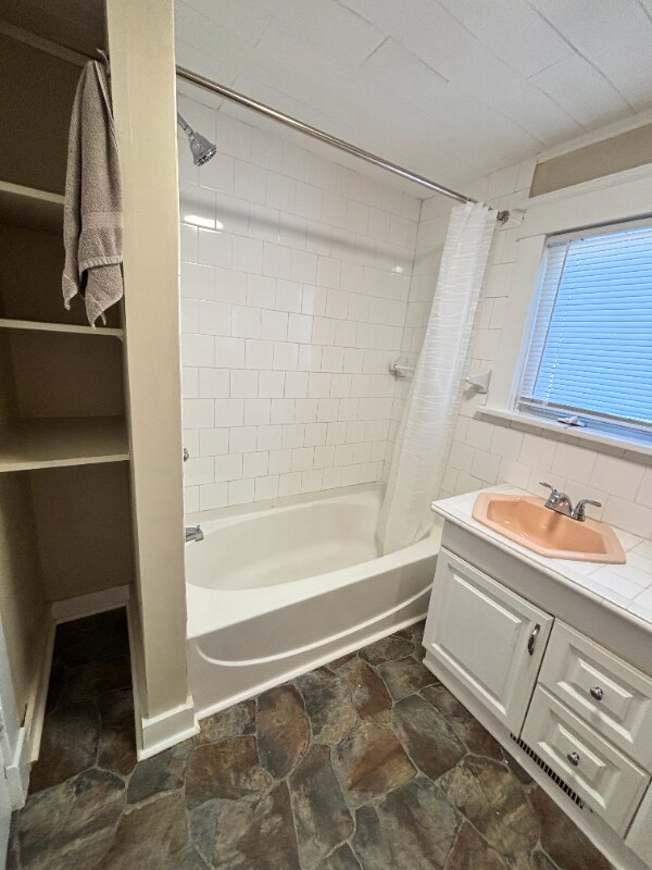 Building Photo - 645 Phillips St