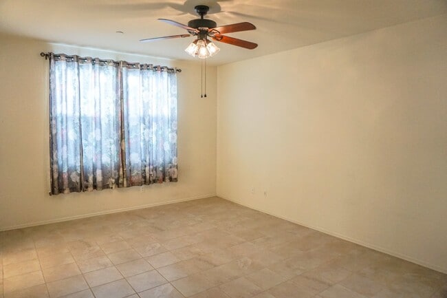 Building Photo - "Charming 3-Bed Oasis with Modern Comfort ...