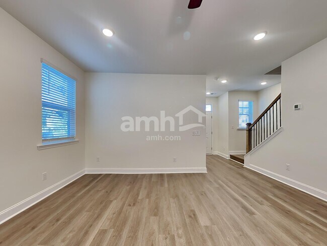 Building Photo - 1954 Weeping Cypress Dr