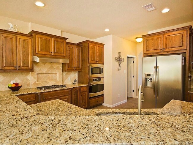 Building Photo - 271 Longmont Ln