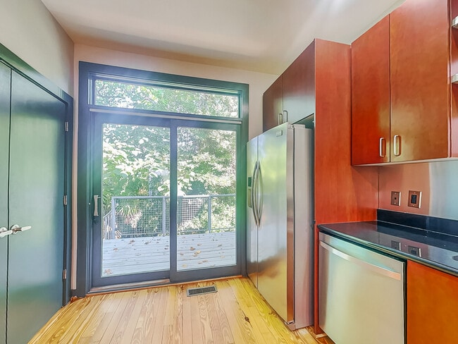 Building Photo - 1370 Rietveld Row NW