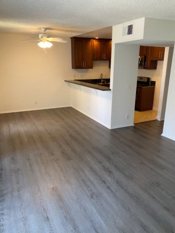 Building Photo - 11117 Hartsook St