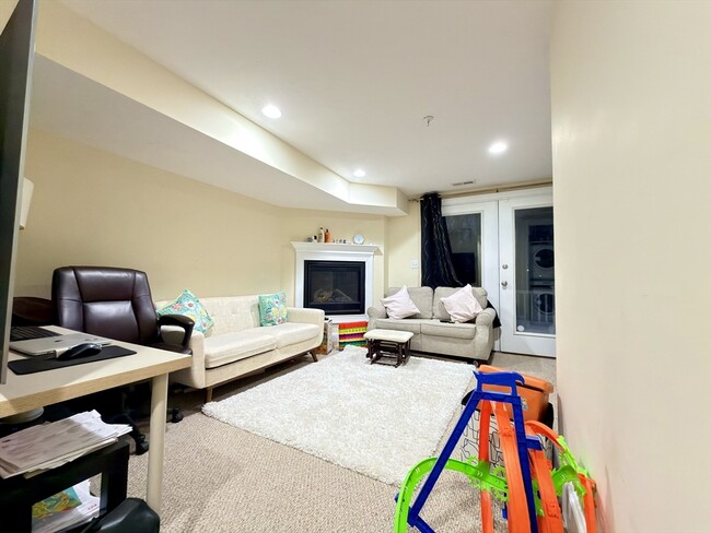 Building Photo - 143 Broad St