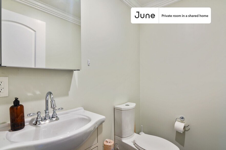 Building Photo - Room in Shared 5 bed/1.5 bath home