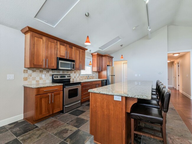 Building Photo - Charming 3 bed, 2 bath Lake Goodwin rambler!