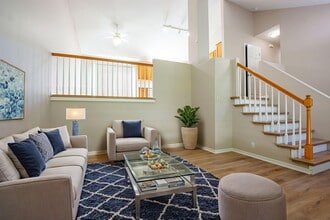 Building Photo - 3 Bedroom / 2 Bath Tri-Level Home Located ...