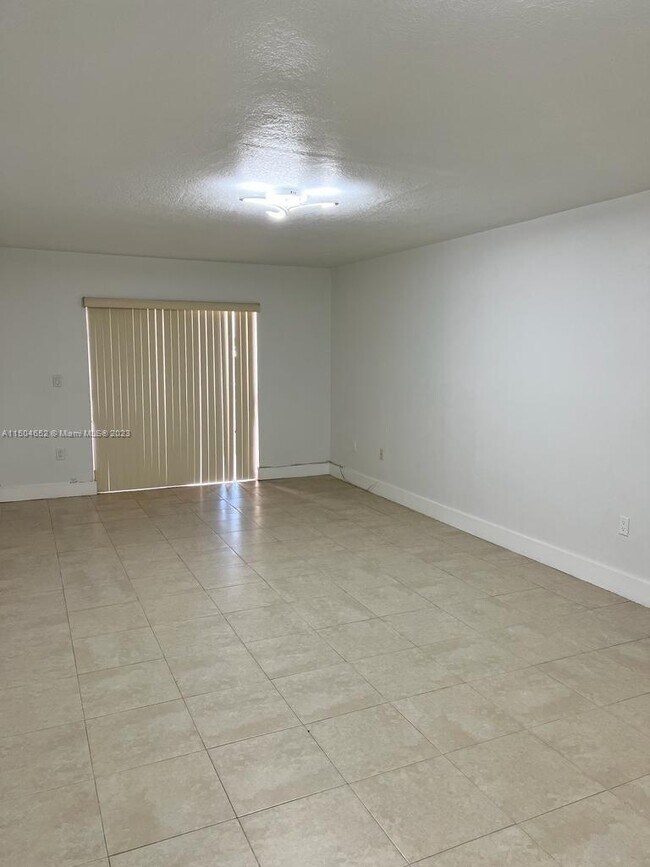 Building Photo - 810 SW 105th Ave