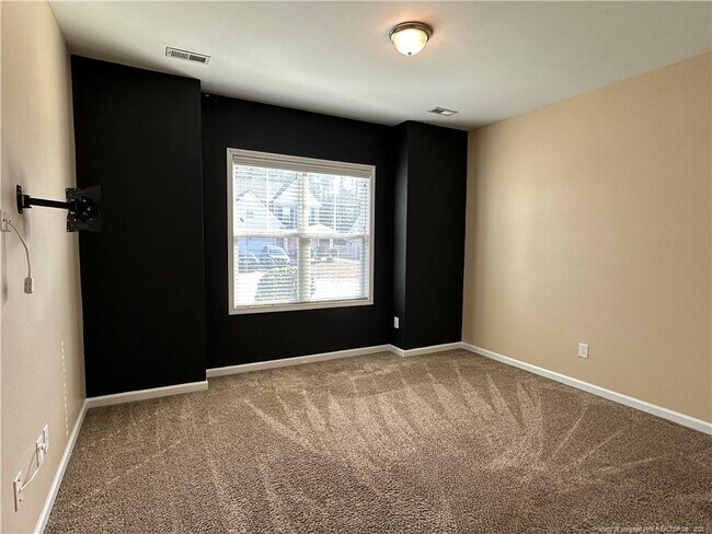 Building Photo - 2040 Stonewash Dr