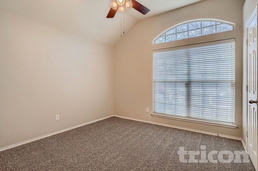 Building Photo - 934 Benjamin Dr