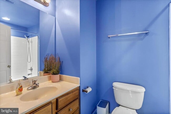 Building Photo - 301 Fontana Cir