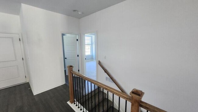 Building Photo - Newly constructed Maintenance provided 3 bed 2.5 bath