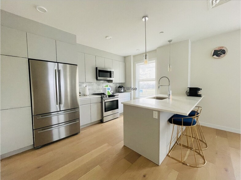 Building Photo - 16 Boardman St