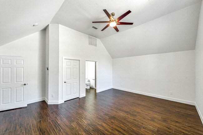 Building Photo - 6 Old River Pl