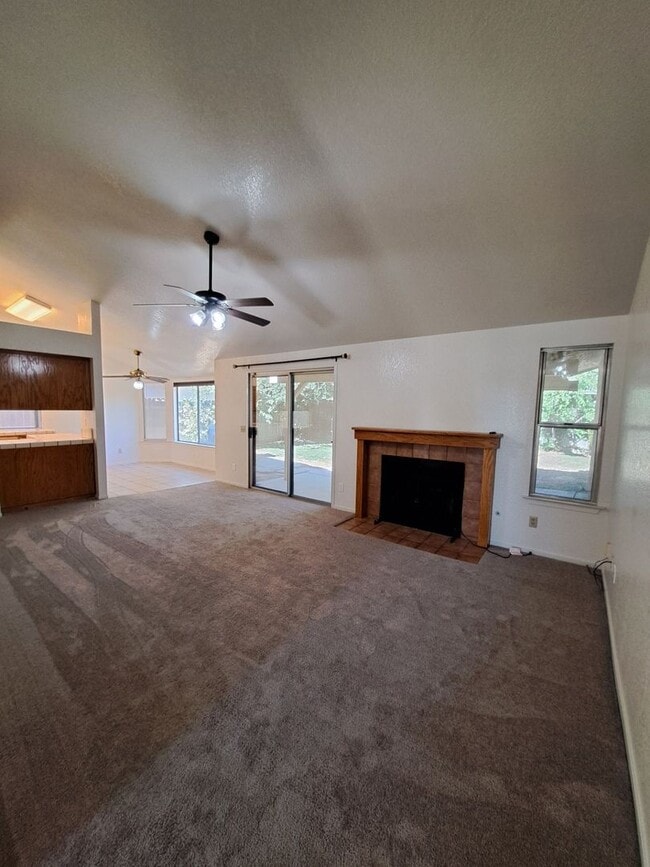 Building Photo - Single Level 3 Bedroom Home Ready to Move in!